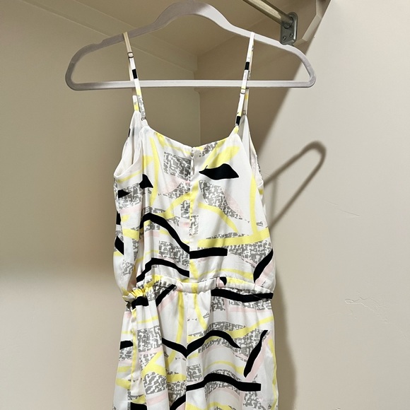 Guess Jumpsuit Shorts - Picture 4 of 9